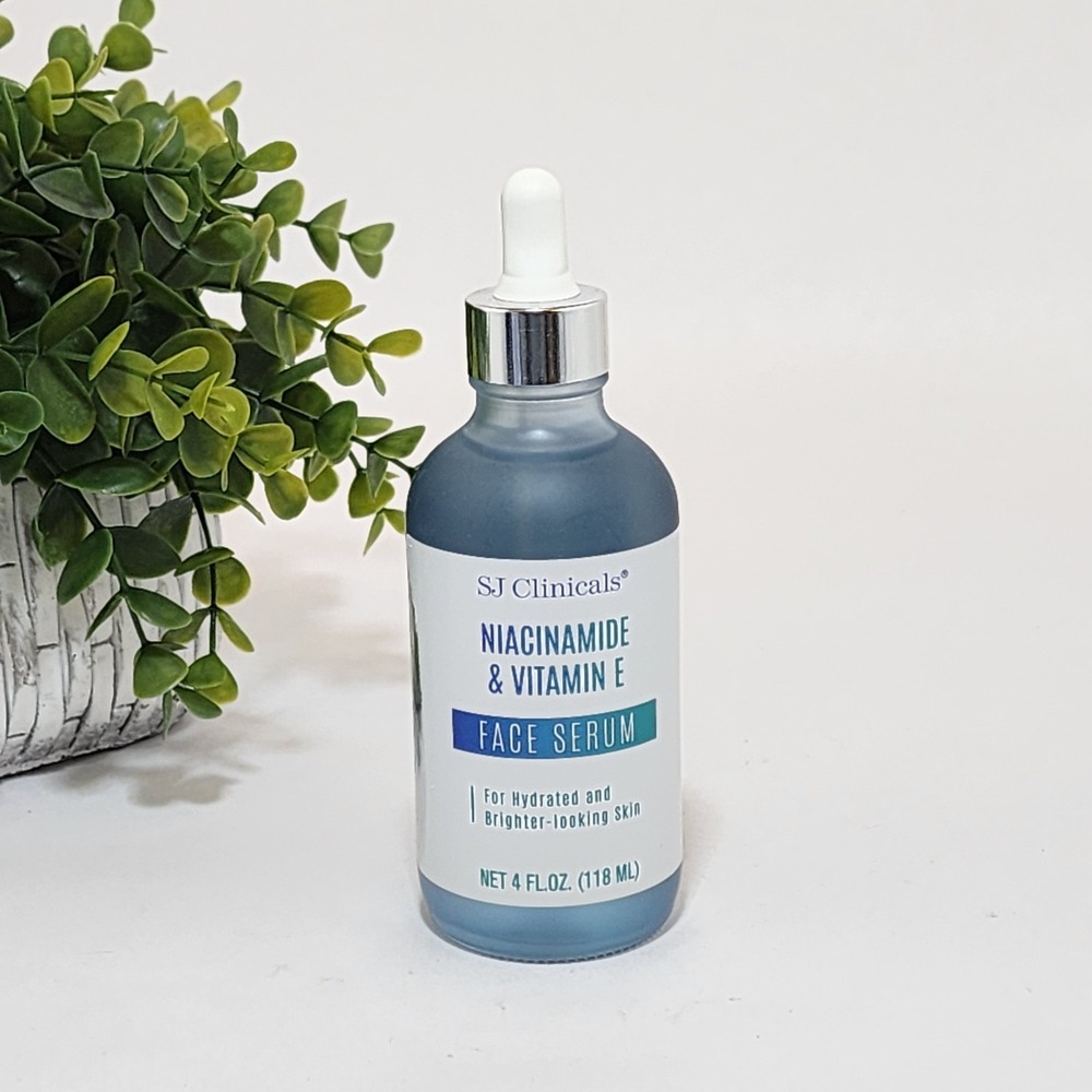 SJ Clinicals Niacinamide & Vitamin E Face serum Hydrates & Brightens 4 fl oz